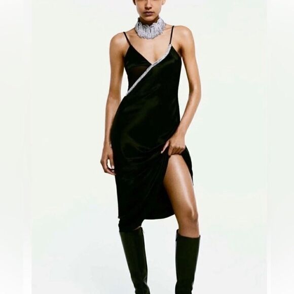 SATIN EFFECT RHINESTONE DRESS BLACK - REF. 0881/219
New without tag XS - Picture 1 of 9